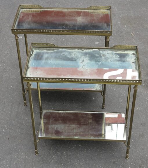 1970' Paire de Bouts de Canapé Rectangulaires Maison Baguès Plateaux Miroirs Oxydés Argentés avec Galeries Ajourées 51 X 26 cm – Image 8