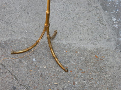 1950/70 Lampadaire en Bronze Doré Maison Baguès Modèle Bambou Tripode – Image 2