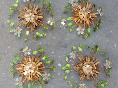 1970' Paire de  Plafonniers ou Appliques à Décor de Fleurs et Feuilles en Métal Doré Style Maison Baguès ou Banci Feuilles en Verre de Couleur Verte