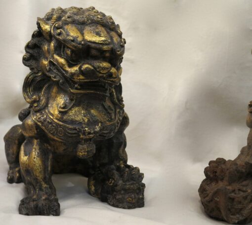 Paire de Chiens Fu ou Lion Chinois   en fonte dorée a l or – Image 3
