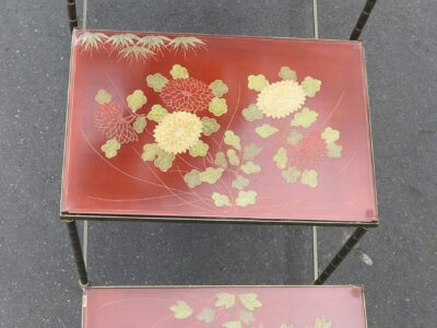 1950/70' Serie of 3 Gigognes Tables in The Style of Maison Baguès Deco Bamboo in Bronze With Top Red  China Lacq With Landscape And Bird