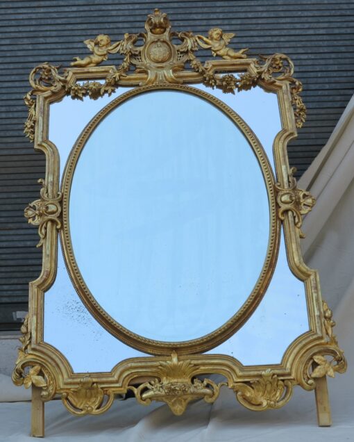 1880' Miroir Napoléon III à Pare-closes et Médaillon Central Ovale Biseauté, aux Anges, Bois et Stuc Doré feuilles D'Or