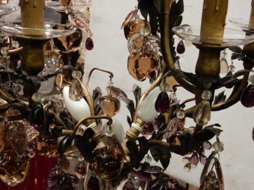 1970' Lustre Cage en Laiton Doré Style Maison Baguès Feuilles et Fruits en Verre Colorés – Image 2