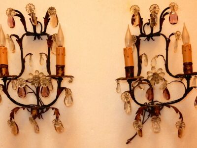 1950/70' Paire d'Appliques en Fer aux Cristaux avec 2 Couleurs Style Maison Baguès