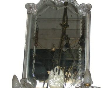 Venetian wall lamp has decoration of swan with 2 lights