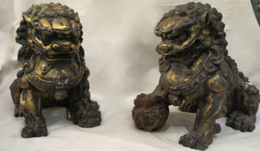 Paire de Chiens Fu ou Lion Chinois   en fonte dorée a l or – Image 4