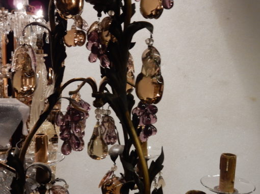 1970' Lustre Cage en Laiton Doré Style Maison Baguès Feuilles et Fruits en Verre Colorés – Image 3