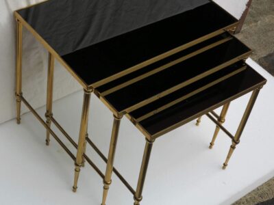 1950/70' Série de 3 Tables Gigognes Bronze Doré Plateaux Opaline Noire