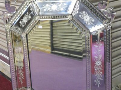 Venitien mirror with angels
