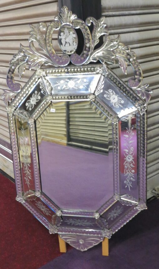 Venitien mirror with angels