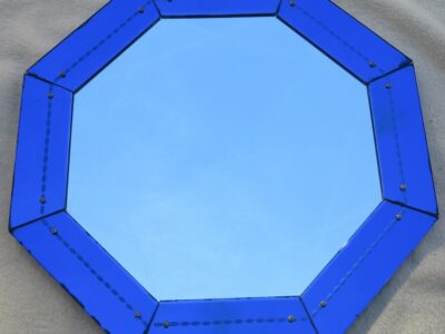 Miroir octogonal avec le tour en miroir bleu venise gravé