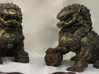 Paire de Chiens Fu ou Lion Chinois   en fonte dorée a l or