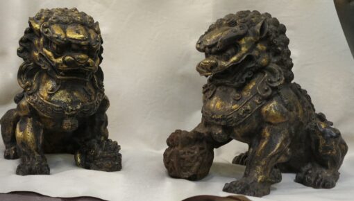 Paire de Chiens Fu ou Lion Chinois   en fonte dorée a l or
