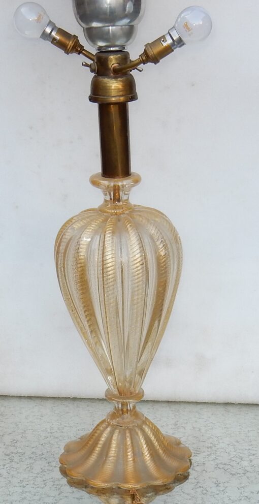 1970' Murano Lamp in The Style of  Barovier & Toso - Image 4