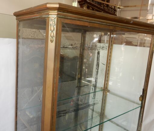 1900' Vitrine en Laiton de Style LXVI Signée Muller Paris – Image 3