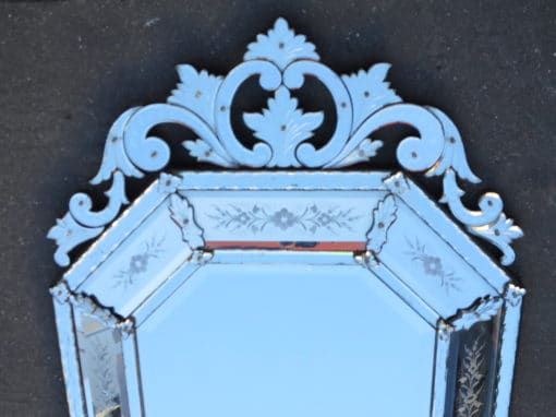 1880' Mirror Venice Octagonal Has Front Wall Silvering 149X99 cm - Image 5