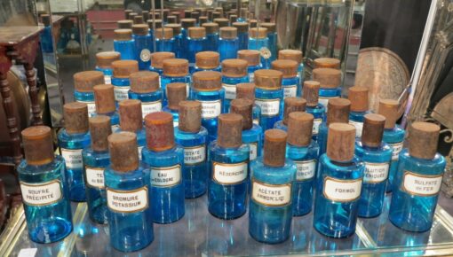 The Lot of jars of blue glass pharmacopoeia and porcelain stickers - Image 3