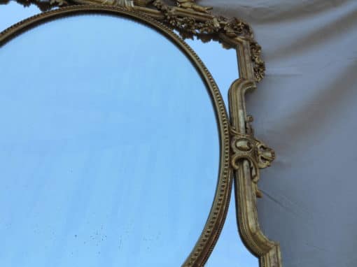 1880' Miroir Napoléon III à Pare-closes et Médaillon Central Ovale Biseauté, aux Anges, Bois et Stuc Doré feuilles D'Or – Image 6