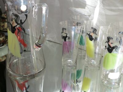 Service crystal of Saar has soft drink decoration gypsies