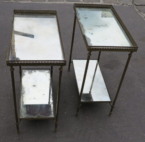 1970' Paire de Bouts de Canapé Rectangulaires Maison Baguès Plateaux Miroirs Oxydés Argentés avec Galeries Ajourées 51 X 26 cm – Image 7