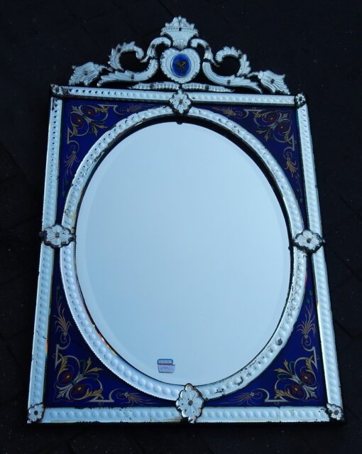 1880/1900' Miroir Venise Rectangulaire à Fronton Avec Cadre en Verre Bleu Orné de Fleurs Emaillées