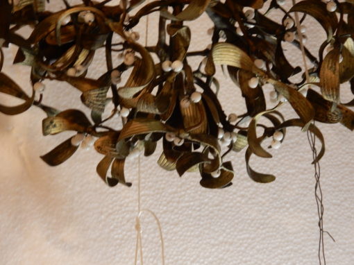 1900' Lustre Boule de Gui en Bronze Art Nouveau a 4 Lampes Diamètre 45 cm – Image 5