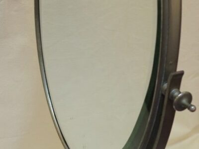 Turning(Shooting) mirror doubles face of jewerly dealer