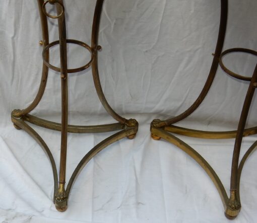 1950/70 Paire de Guéridons Style Maison Jansen Bronze Doré Plateau Marbre Veiné Vert – Image 4