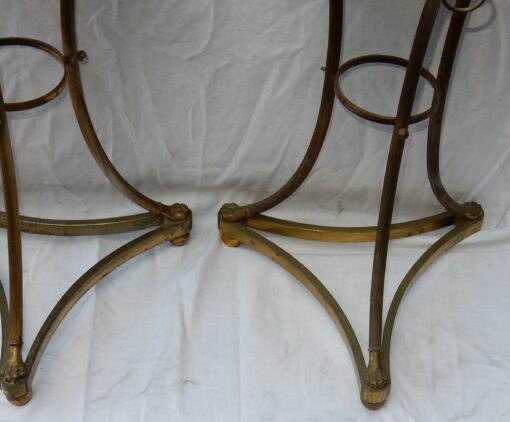 1950/70 Paire de Guéridons Style Maison Jansen Bronze Doré Plateau Marbre Veiné Vert – Image 5
