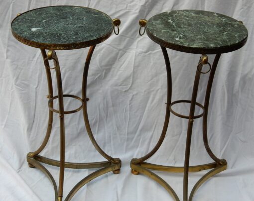 1950/70 Paire de Guéridons Style Maison Jansen Bronze Doré Plateau Marbre Veiné Vert – Image 3