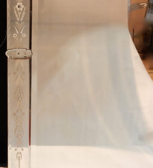 1900's Venetian Mirror with Floral Decor and Pediment 173 x 101 cm - Image 5