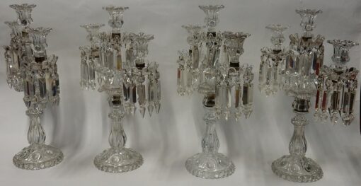 1950' Série de 4 Chandeliers Avec 2 Branches Socles Perlés Et Signés En Relief BACCARAT