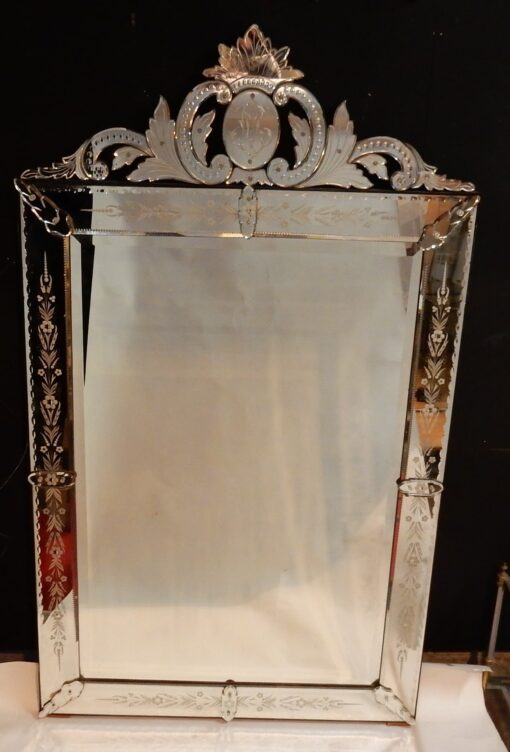 1900's Venetian Mirror with Floral Decor and Pediment 173 x 101 cm - Image 7