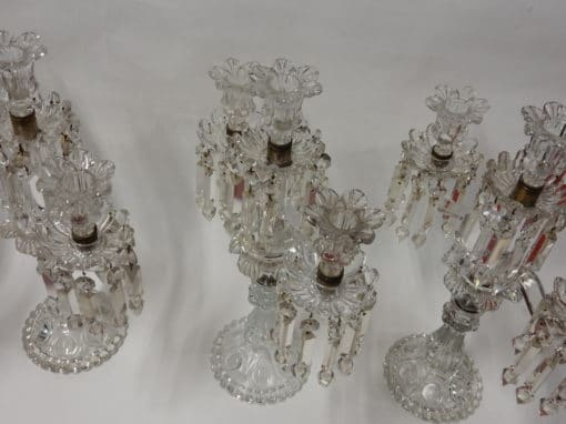1950' Série de 4 Chandeliers Avec 2 Branches Socles Perlés Et Signés En Relief BACCARAT – Image 2