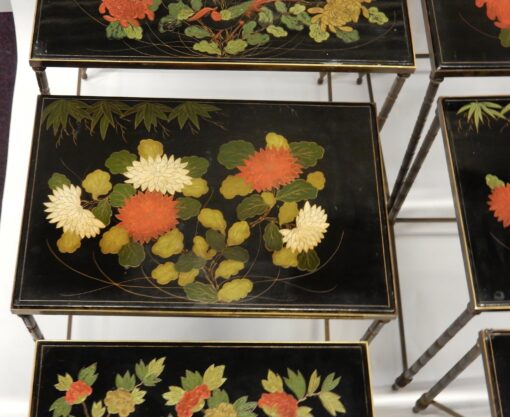 1950/70' Pair of Series of 3 Nesting Tables Maison Baguès Style Bamboo shape in Bronze Chinese Lacquer Black Top Flowers and Birds Design - Image 8