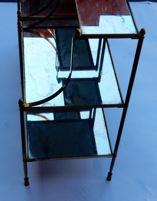 1950/70' Paire d'Etagères en Laiton à 3 Niveaux Maison Bagués Forme Escabeau Plateaux Miroirs Vieillis – Image 2