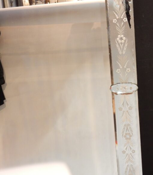 1900's Venetian Mirror with Floral Decor and Pediment 173 x 101 cm - Image 4