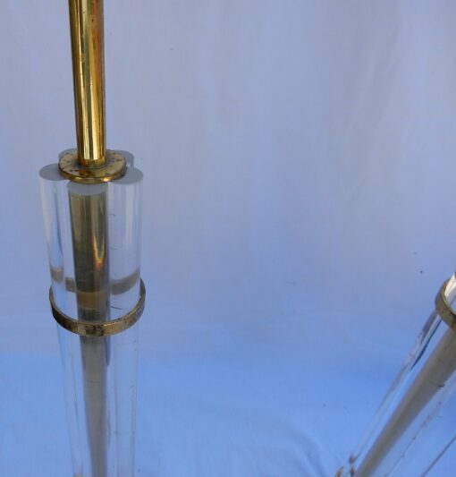 1970' Pair of Lamps in Lucite And Brass Gilted Columns Deco - Image 4
