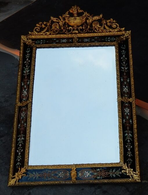 1880/1900' Miroir Venise et Bronze Doré Rectangulaire à Fronton Avec Cadre en Verre Orné de Fleurs Emaillées Fond Noir 137 X 83 cm – Image 3