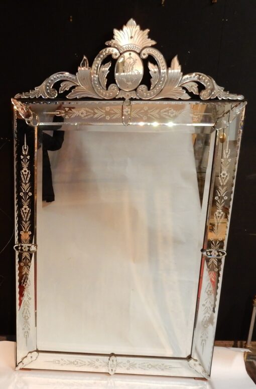 1900's Venetian Mirror with Floral Decor and Pediment 173 x 101 cm - Image 3