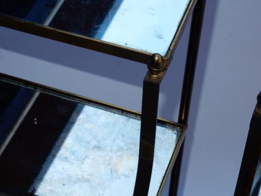 1950/70' Paire d'Etagères en Laiton à 3 Niveaux Maison Bagués Forme Escabeau Plateaux Miroirs Vieillis – Image 8