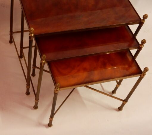 1970 'Series Of 3 Nesting Tables Maison Baguès In Gilt Bronze, 3 Amber Bakelite Trays - Image 6