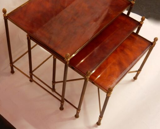 1970 'Series Of 3 Nesting Tables Maison Baguès In Gilt Bronze, 3 Amber Bakelite Trays - Image 5
