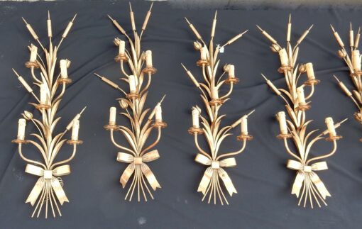 1970' Série De 7 Appliques Aux Roseaux  En Fer Doré Par Hans Kogl Pour Maison Jansen 5 Ampoules H 104 cm(Réservé) – Image 9