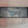 1900' Paire de Bas Reliefs En Bronze Sur Noyer, Chiens D'Arrêt – Image 3