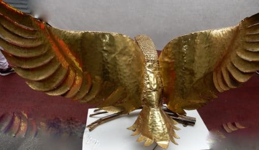 1970' Lampe A L'Aigle  Avec Ailes Déployées En Bronze Ornées De Mica Violet Style Duval Brasseur Éclairante Signée Isabelle Faure 2m30 D'Envergure – Image 9