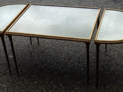 1970's Maison Charles, Jansen Or Baguès Golden Brass Tripartite Table Palm Tree Deco With Olded Mirror Trays