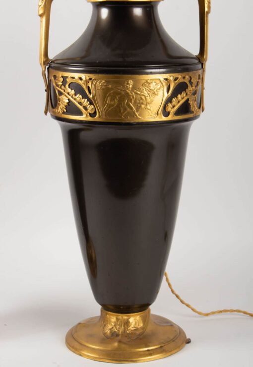 1900' Paire de Lampes Forme Amphore Bronze Double Patine Époque Art Nouveau Jugenstil Décor Aux Puttis Signées Kayser – Image 6