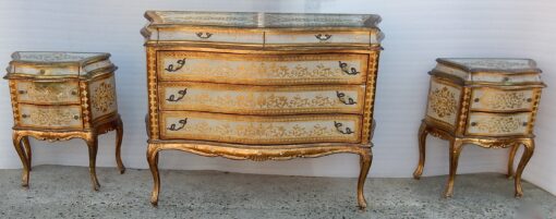 1950/70 ′ Commode Crossbow And Pair Of Bedside Tables 3 Drawers Golden Wood In The Style Of Italian Renaissance 124 X 49 X H 91 cm