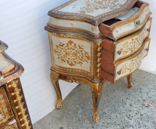 1950/70 ′ Commode Crossbow And Pair Of Bedside Tables 3 Drawers Golden Wood In The Style Of Italian Renaissance 124 X 49 X H 91 cm - Image 9